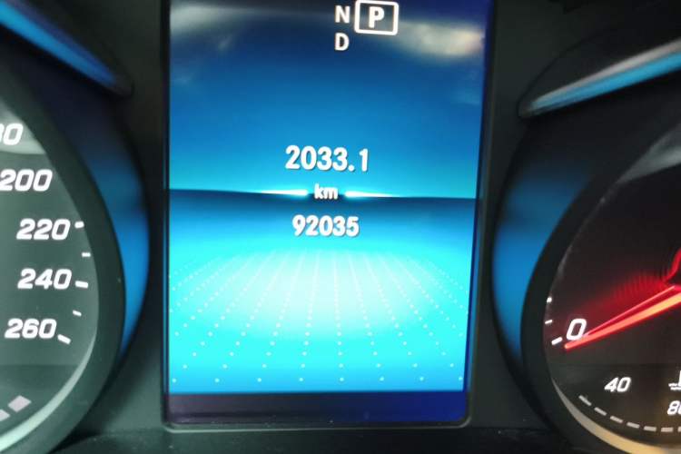 Used Mercedes-Benz C-Class 2019 C 180 L Fashion Edition Sport Version Odometer Close Up