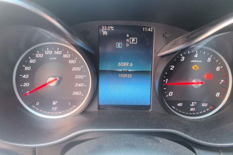 Used Mercedes-Benz C-Class 2019 C 180 L Fashion Edition Sport Version Odometer Close Up