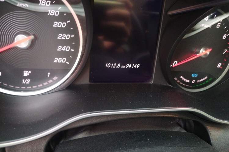 Used Mercedes-Benz C-Class 2019 C 260 L Sport Edition Odometer Close Up