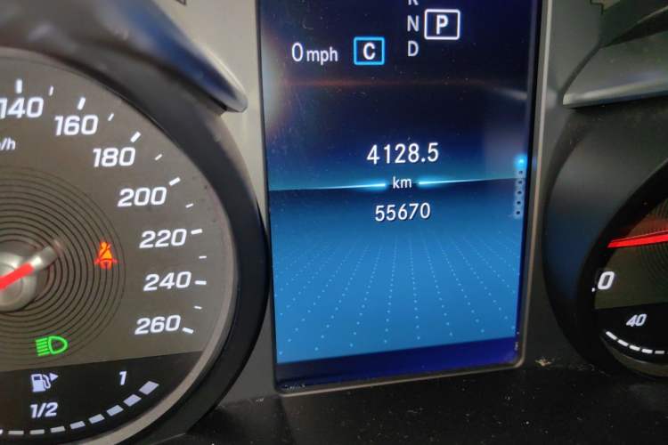 Used Mercedes-Benz C-Class 2019 C 180 L Fashion Edition Sport Version Odometer Close Up
