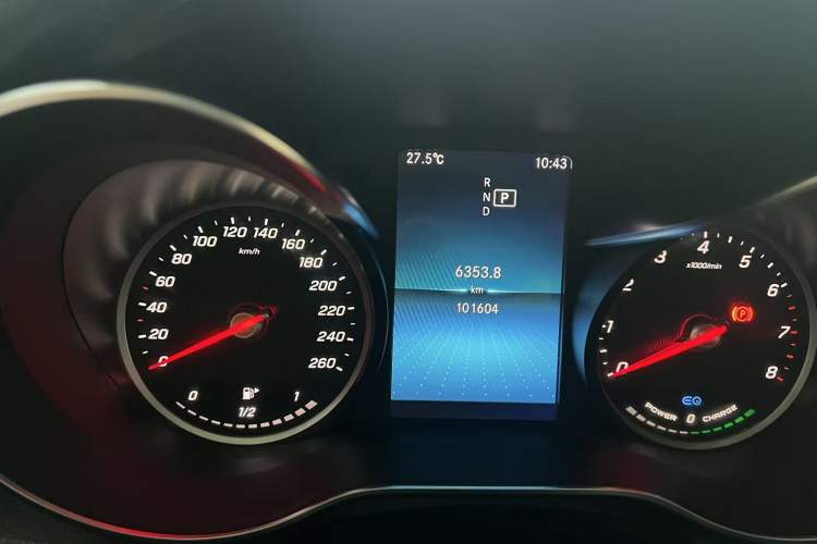 Used Mercedes-Benz C-Class 2019 C 260 L Sport Edition Odometer Close Up