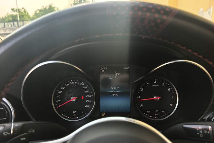 Used Mercedes-Benz C-Class 2019 C 180 L Fashion Edition Sport Version Odometer Close Up