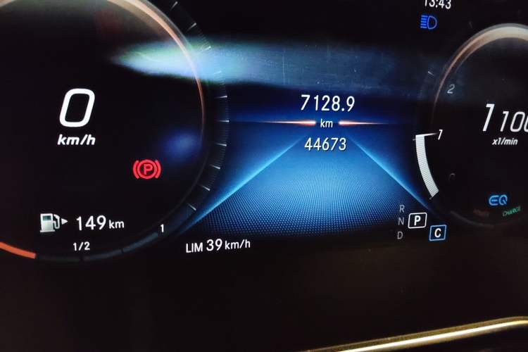 Used Mercedes-Benz C-Class 2019 C 260 L 4MATIC Sport Edition Odometer Close Up
