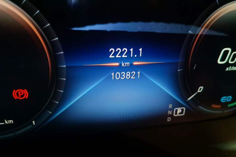 Used Mercedes-Benz C-Class 2019 Restyled C 260 L Sport Edition Odometer Close Up