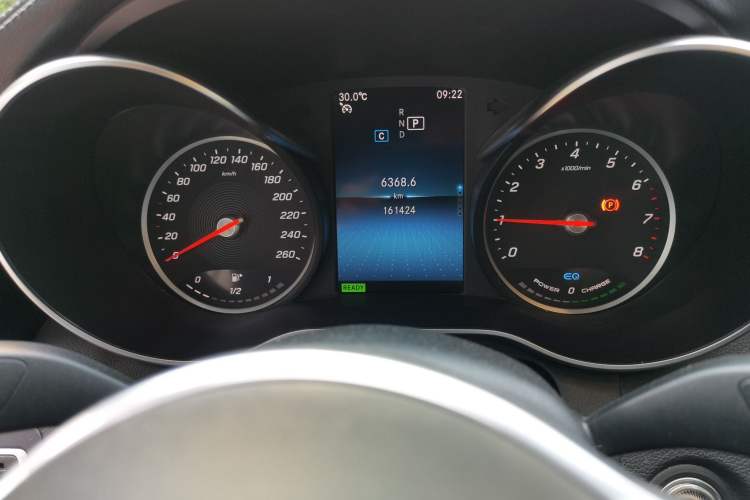 Used Mercedes-Benz C-Class 2019 C 260 L Sport Edition Odometer Close Up
