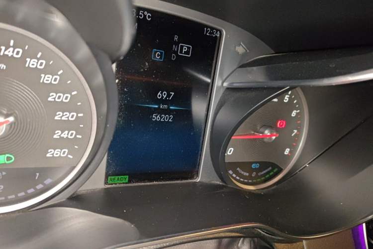 Used Mercedes-Benz C-Class 2019 C 260 L Sport Edition Odometer Close Up