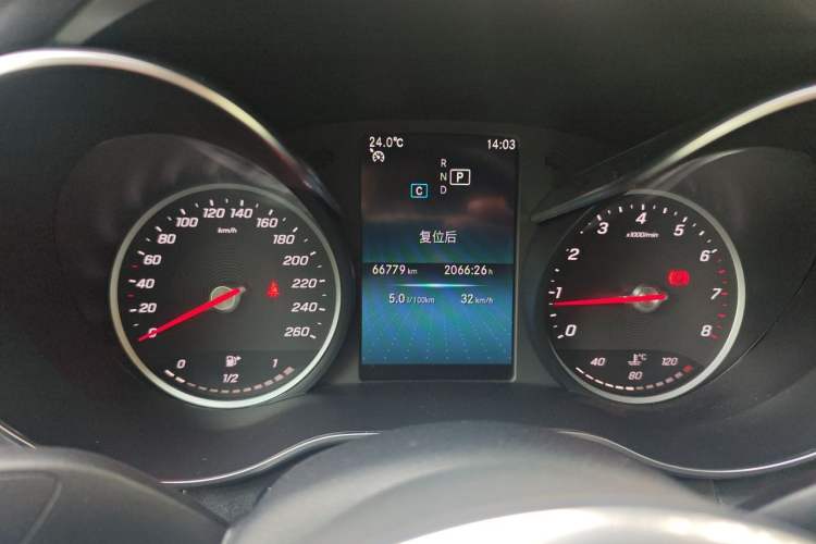 Used Mercedes-Benz C-Class 2019 C 180 L Fashion Edition Sport Version Odometer Close Up