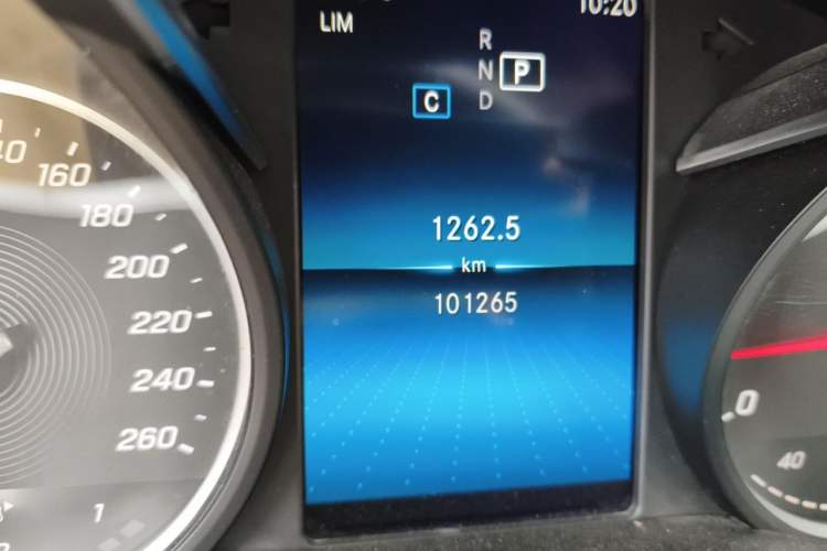 Used Mercedes-Benz C-Class 2019 C 180 L Fashion Edition Sport Version Odometer Close Up