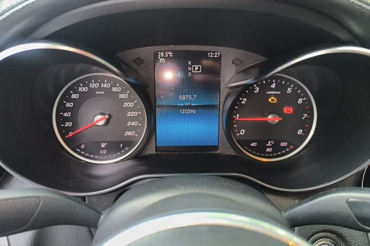 Used Mercedes-Benz C-Class 2019 C 180 L Fashion Edition Sport Version Odometer Close Up