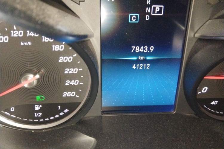 Used Mercedes-Benz C-Class 2019 C 180 L Fashion Edition Sport Version Odometer Close Up