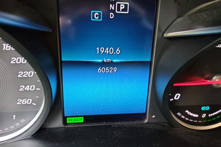 Used Mercedes-Benz C-Class 2019 C 260 Sport Edition Odometer Close Up