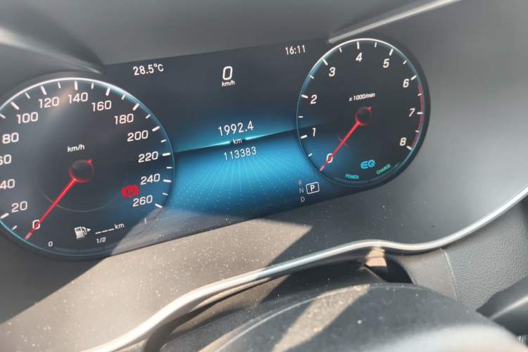 Used Mercedes-Benz C-Class 2019 Restyled C 260 L Sport Edition Odometer Close Up