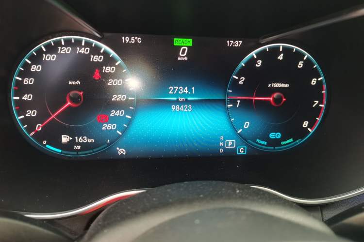 Used Mercedes-Benz C-Class 2019 Restyled C 260 L Sport Edition Odometer Close Up
