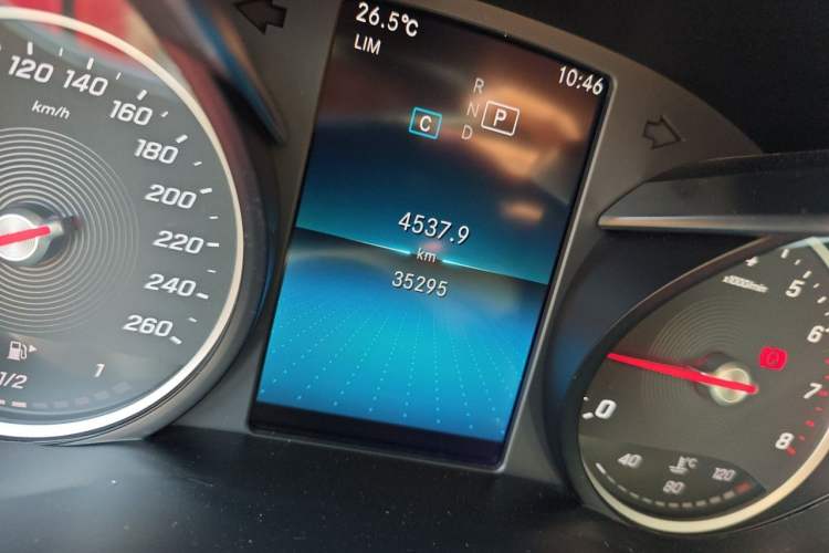Used Mercedes-Benz C-Class 2019 C 180 L Fashion Edition Sport Version Odometer Close Up