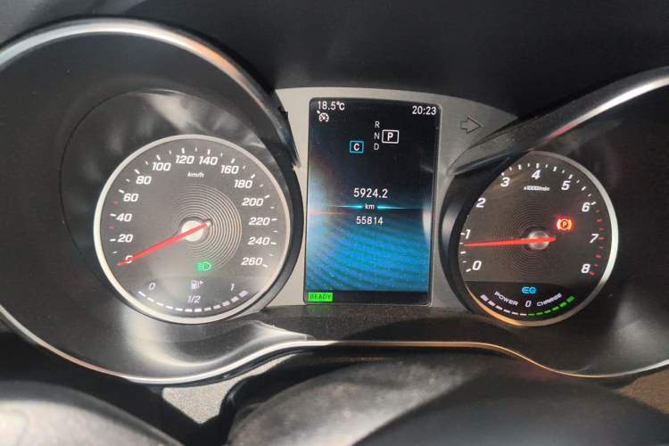Used Mercedes-Benz C-Class 2019 C 260 L Sport Edition Odometer Close Up
