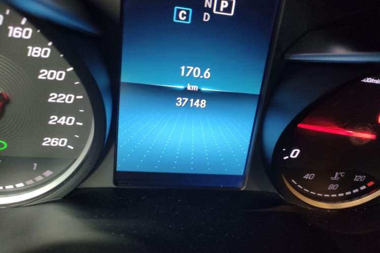 Used Mercedes-Benz C-Class 2019 C 180 L Fashion Edition Sport Version Odometer Close Up