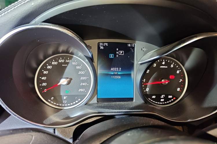 Used Mercedes-Benz C-Class 2019 C 180 L Fashion Edition Sport Version Odometer Close Up