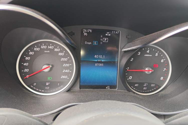 Used Mercedes-Benz C-Class 2019 C 180 L Fashion Edition Sport Version Odometer Close Up