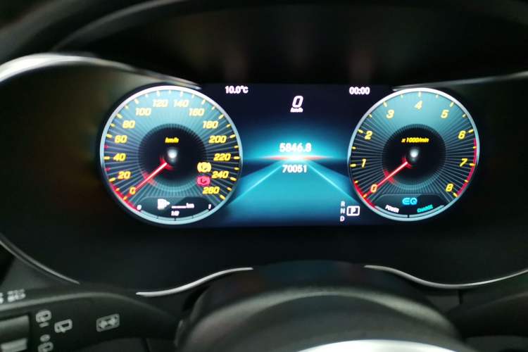 Used Mercedes-Benz C-Class 2019 C 260 Estate Odometer Close Up