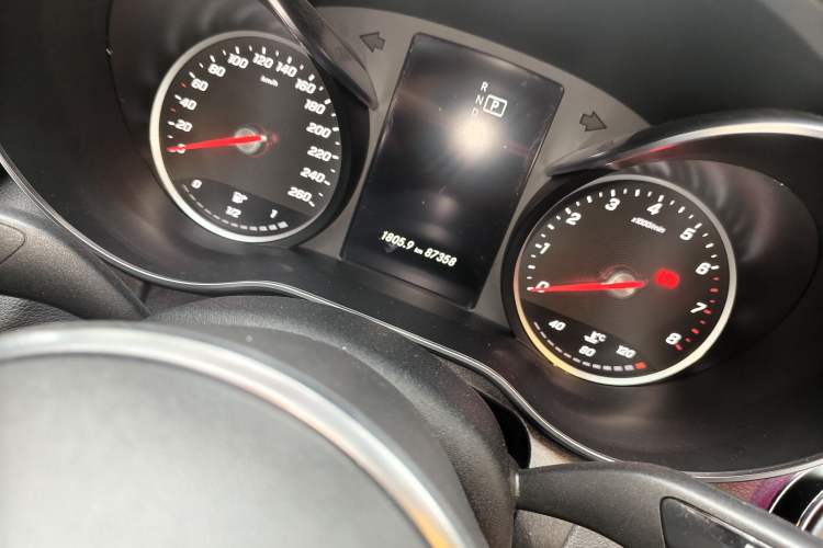 Used Mercedes-Benz C-Class 2019 C 180 L Fashion Model Odometer Close Up