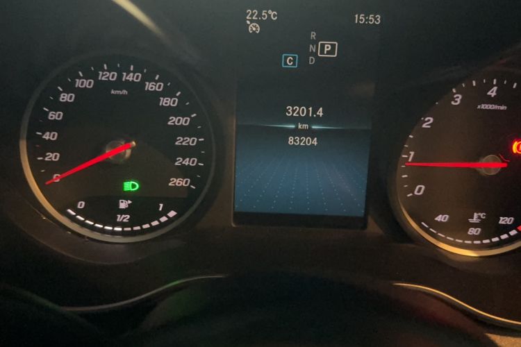 Used Mercedes-Benz C-Class 2019 C 180 L Fashion Edition Sport Version Odometer Close Up