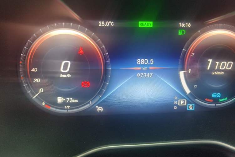 Used Mercedes-Benz C-Class 2019 Restyled C 260 L Sport Edition Odometer Close Up
