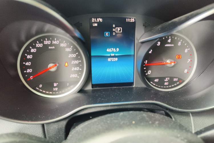 Used Mercedes-Benz C-Class 2019 C 180 L Fashion Edition Sport Version Odometer Close Up