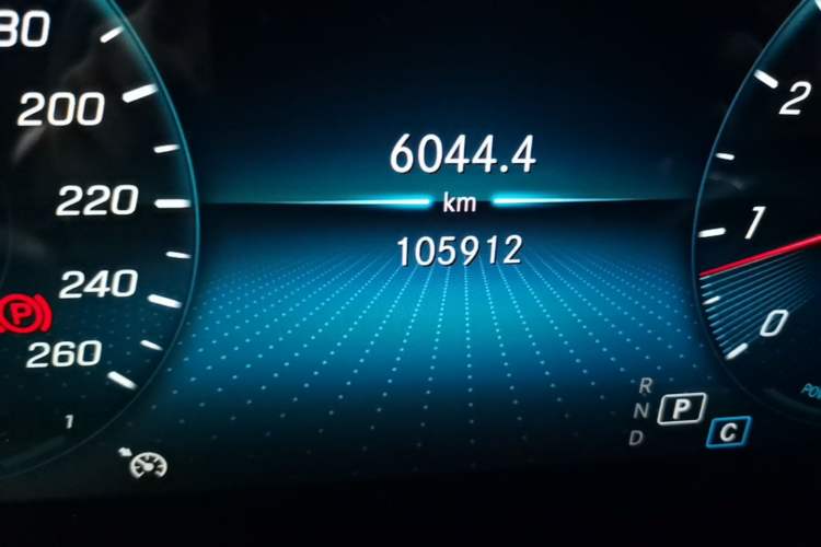 Used Mercedes-Benz C-Class 2019 C 180 L Fashion Edition Sport Version Odometer Close Up
