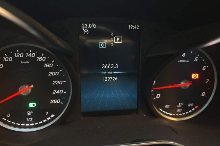 Used Mercedes-Benz C-Class 2019 C 180 L Fashion Edition Sport Version Odometer Close Up