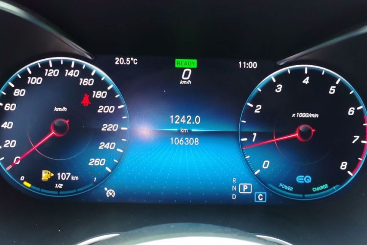 Used Mercedes-Benz C-Class 2019 Restyled C 260 L Sport Edition Odometer Close Up