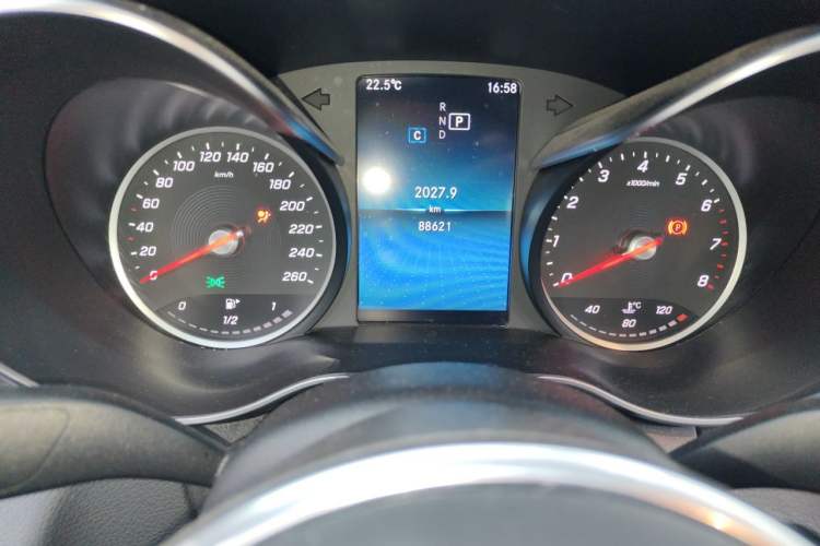 Used Mercedes-Benz C-Class 2019 C 180 L Dynamic Sports Edition Odometer Close Up