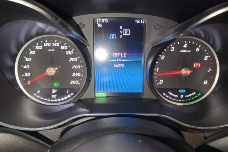 Used Mercedes-Benz C-Class 2019 C 260 L Sport Edition Odometer Close Up
