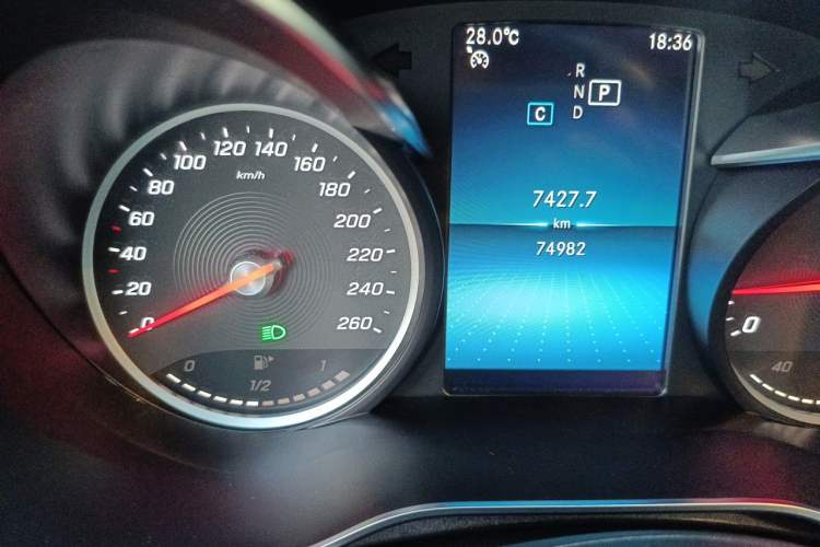 Used Mercedes-Benz C-Class 2019 C 180 L Fashion Edition Sport Version Odometer Close Up