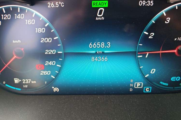 Used Mercedes-Benz C-Class 2019 C 260 L Sport Edition Odometer Close Up