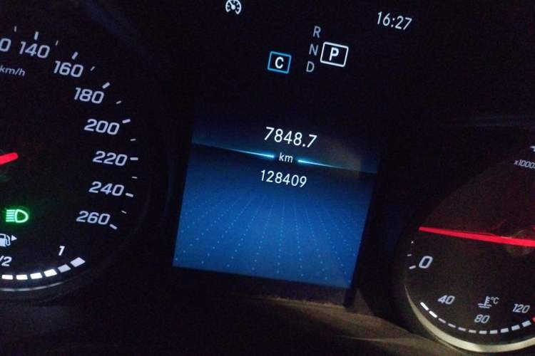 Used Mercedes-Benz C-Class 2019 C 180 L Fashion Edition Sport Version Odometer Close Up