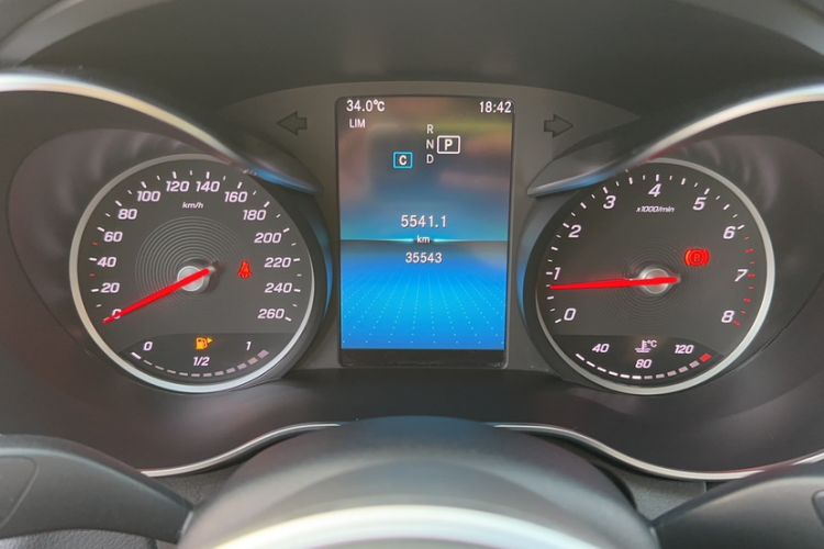 Used Mercedes-Benz C-Class 2019 C 180 L Fashion Edition Sport Version Odometer Close Up