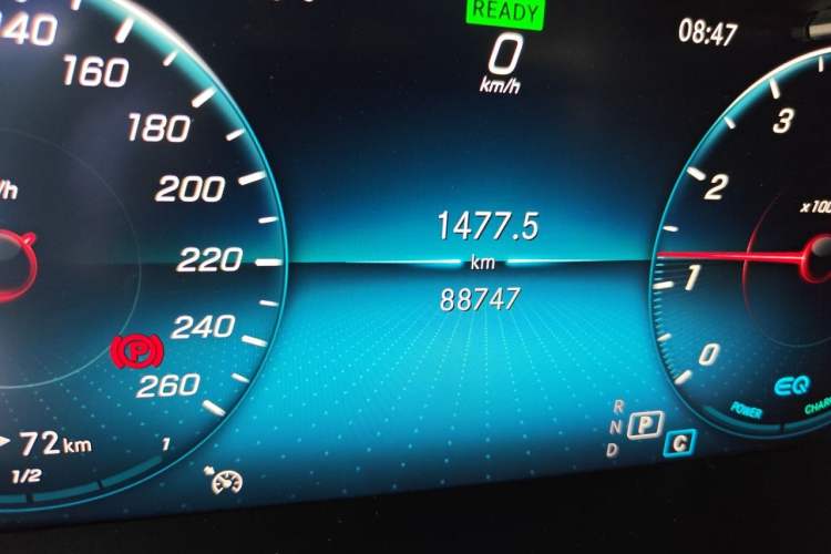Used Mercedes-Benz C-Class 2019 Restyled C 260 L Sport Edition Odometer Close Up