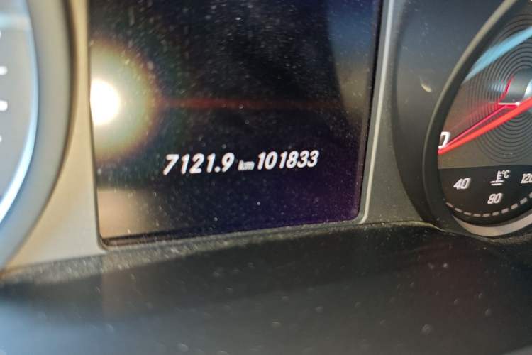 Used Mercedes-Benz C-Class 2019 C 180 L Fashion Edition Sport Version Odometer Close Up