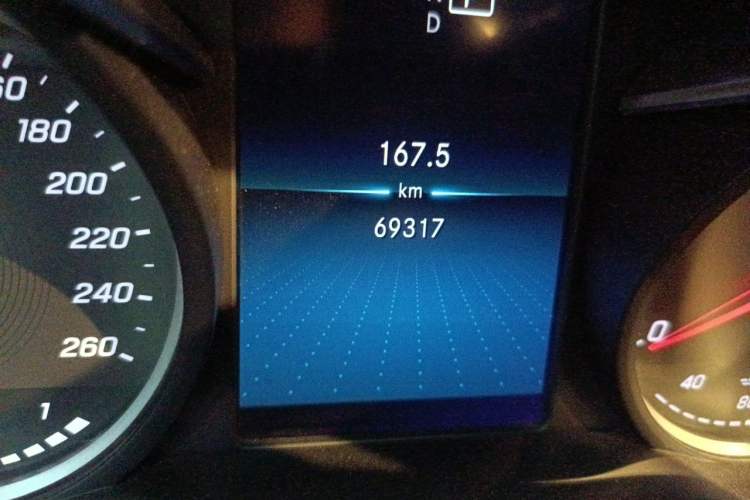 Used Mercedes-Benz C-Class 2019 C 180 L Fashion Edition Sport Version Odometer Close Up