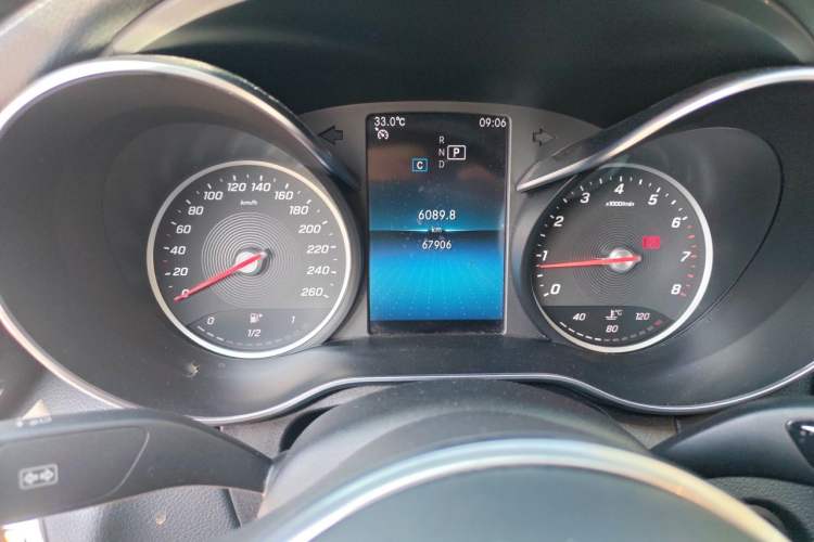 Used Mercedes-Benz C-Class 2019 C 180 L Fashion Edition Sport Version Odometer Close Up