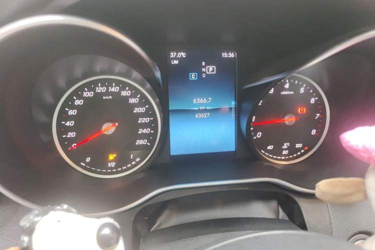 Used Mercedes-Benz C-Class 2019 C 180 L Fashion Edition Sport Version Odometer Close Up