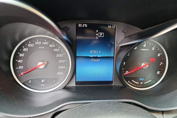 Used Mercedes-Benz C-Class 2019 C 260 L Sport Edition Odometer Close Up