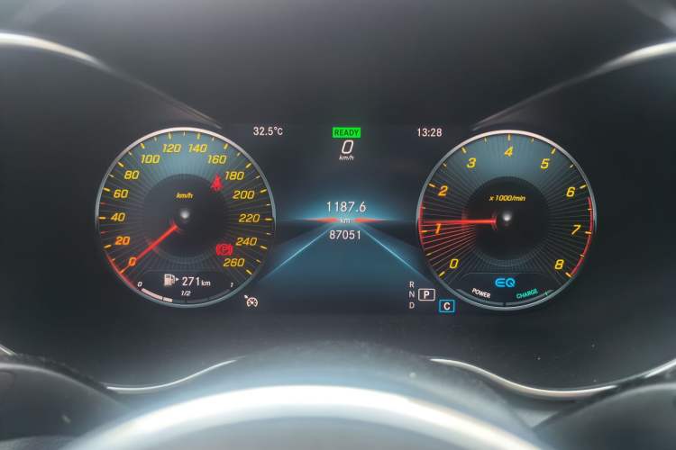 Used Mercedes-Benz C-Class 2019 Restyled C 260 L Sport Edition Odometer Close Up