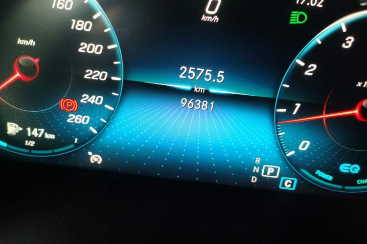 Used Mercedes-Benz C-Class 2019 C 260 L Sport Edition Odometer Close Up
