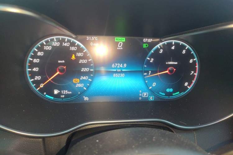 Used Mercedes-Benz C-Class 2019 C 260 L Sport Edition Odometer Close Up