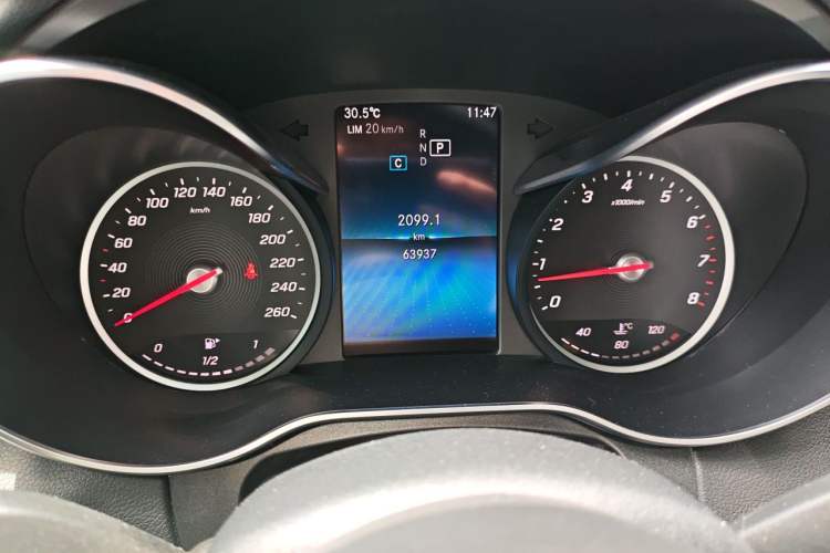 Used Mercedes-Benz C-Class 2019 C 180 L Dynamic Sports Edition Odometer Close Up