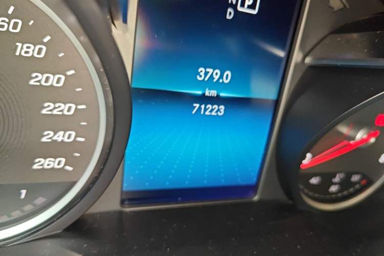 Used Mercedes-Benz C-Class 2019 C 180 L Fashion Edition Sport Version Odometer Close Up