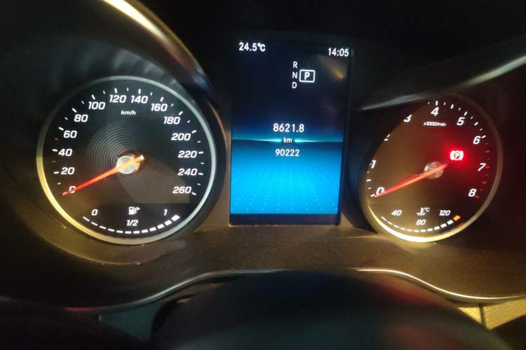 Used Mercedes-Benz C-Class 2019 C 180 L Fashion Edition Sport Version Odometer Close Up