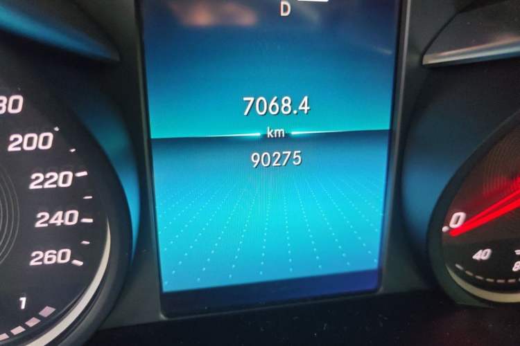 Used Mercedes-Benz C-Class 2019 C 180 L Fashion Edition Sport Version Odometer Close Up