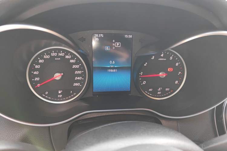 Used Mercedes-Benz C-Class 2019 C 180 L Fashion Edition Sport Version Odometer Close Up